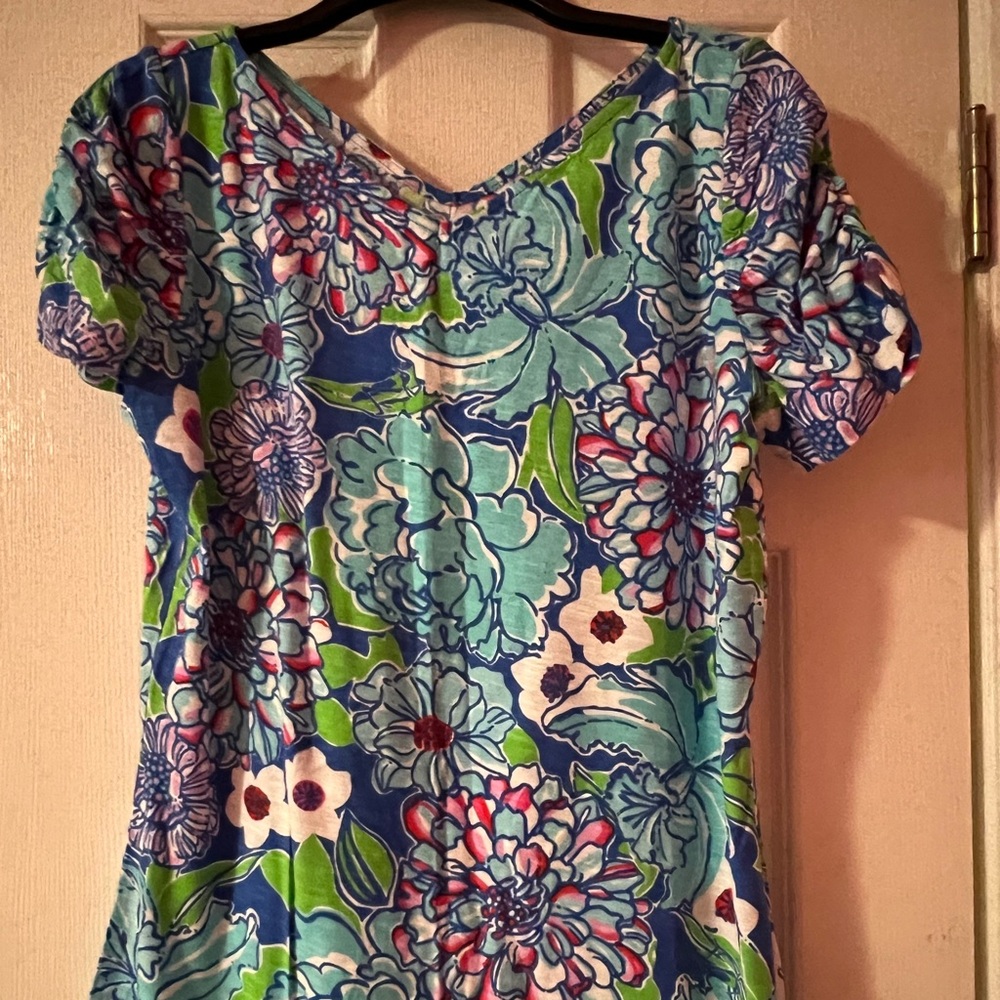 Lilly Pulitzer V-neck short sleeved floral tunic Size Large.   NWOT